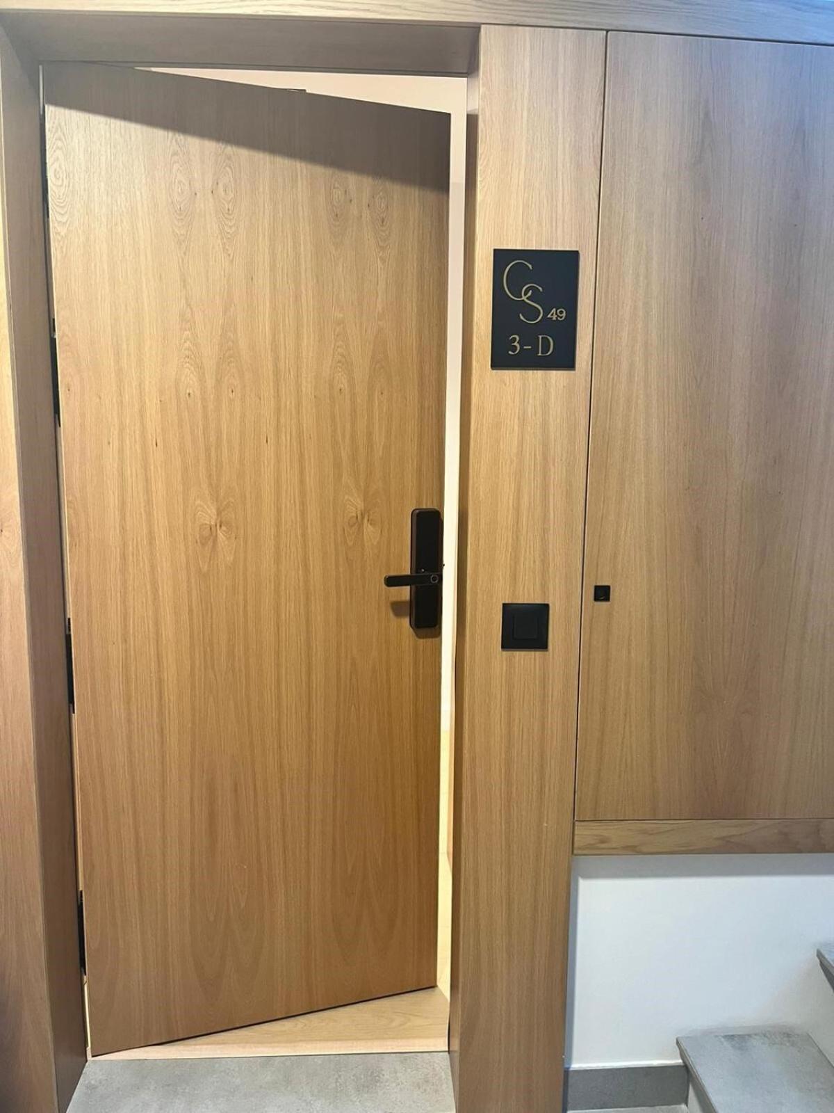 Apartment Moderno Costa 49 1d *